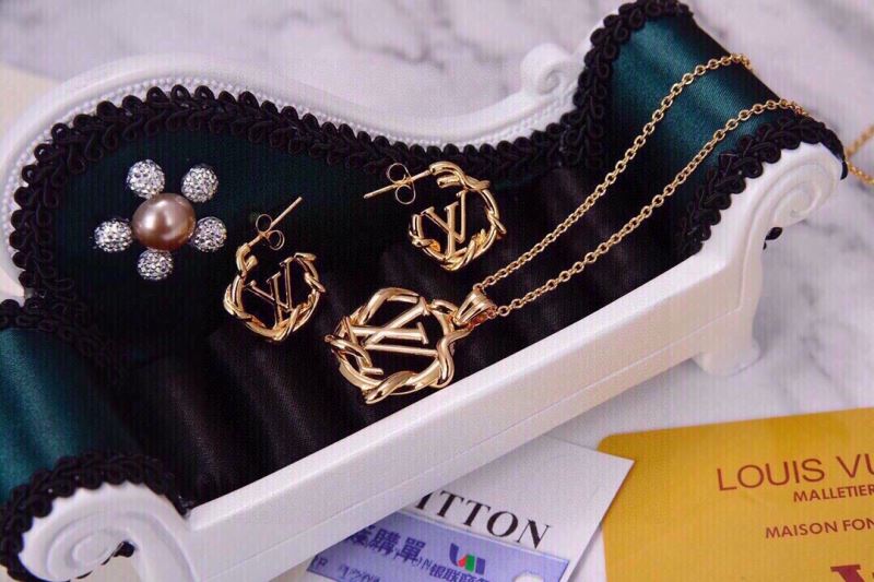 Louis Vuitton Necklaces